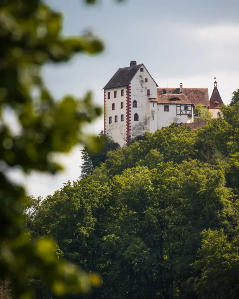 Die Burg Egloffstein Im Frühling, perfekt für gute Landschaftsfotos