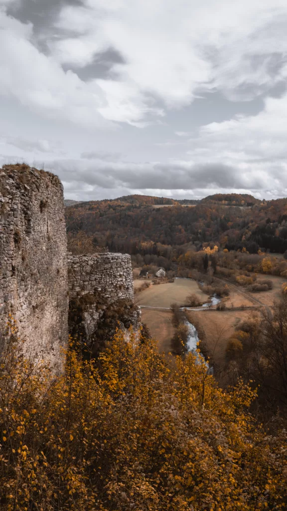 Blick in das Wiesenttal von der Burg Ruine Neideck bei Streitberg
