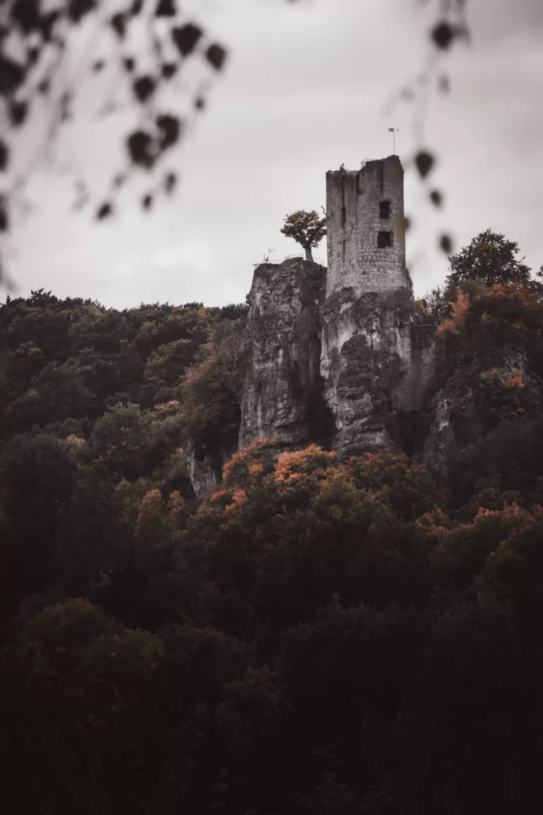 Burgruine Neideck im Herbst