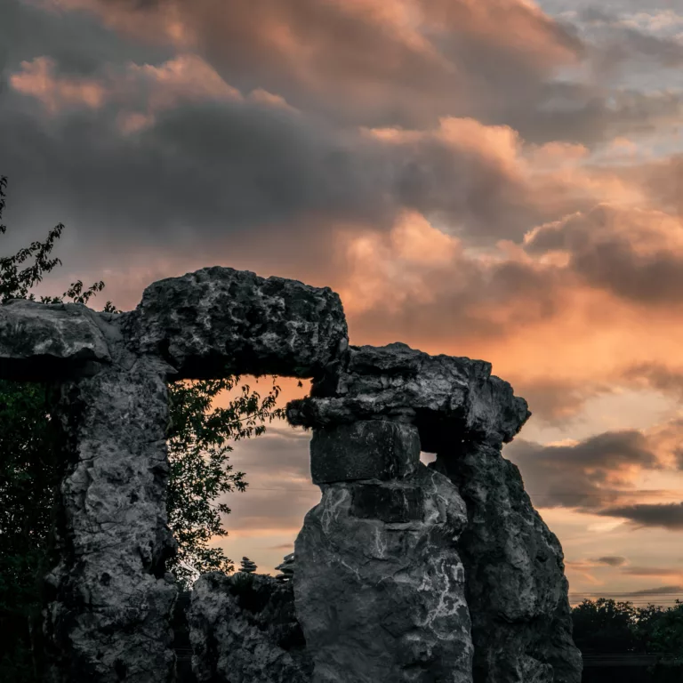 Stonehenge Tiefenpoelz vor einem Sonnenuntergang fotografiert