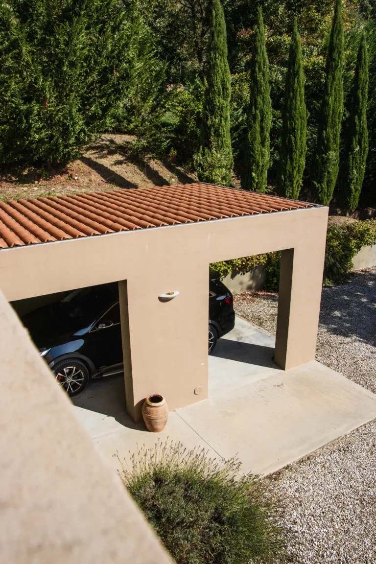 Der Carport der Villa Capriolo