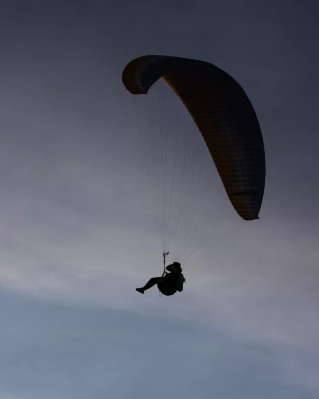 Gleitschirmflieger am Walberla