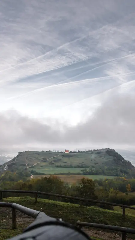 Das Walberla in der Fränkischen Schweiz. Walberla am Herbstmorgen, einfangen vom Outdoor-Fotograf